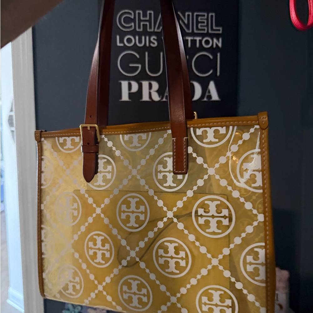 Tory Burch Cream Leather Crossbody with Logo-Print Tote Accent - Picture 4 of 6